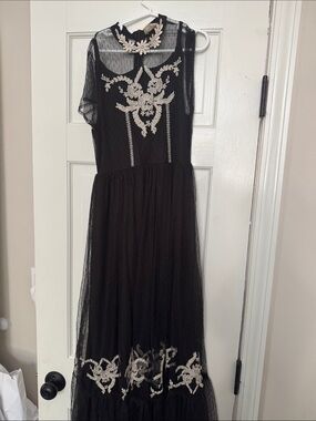 Girls Black Mesh Formal Dress with Cream Lace Appliqué